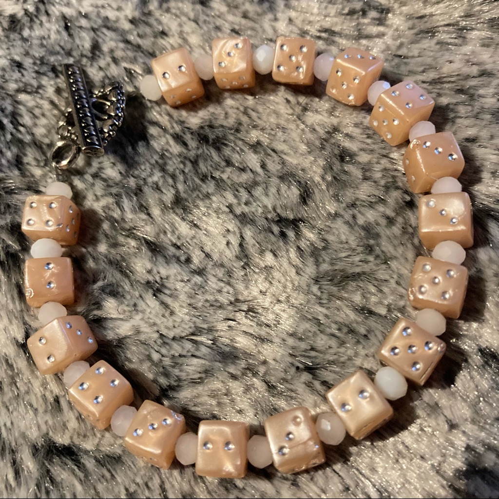 New Iridescent Peach-Tone Lucite Dice Bracelet W White Faceted Glass Accents 7$